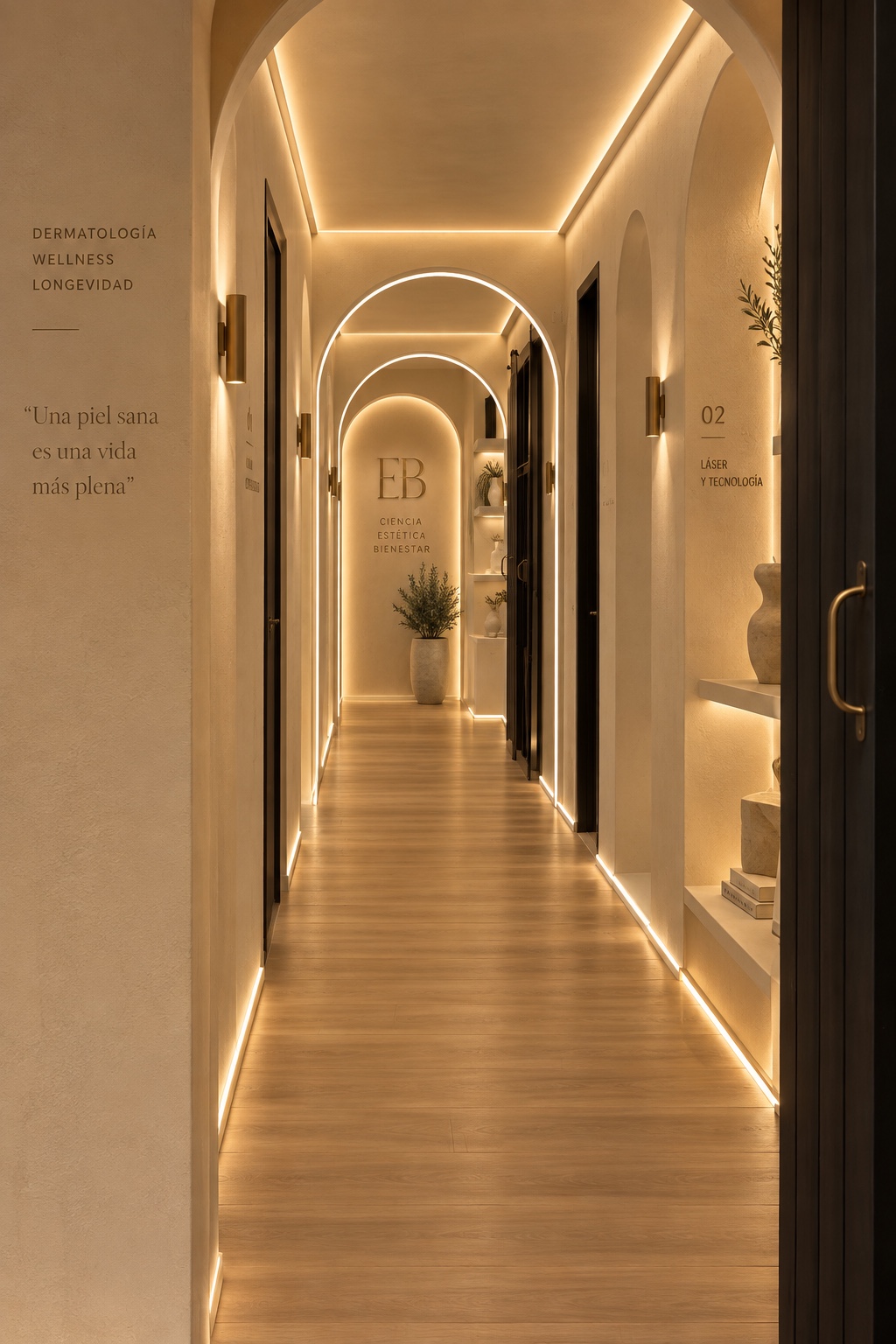Pasillo de nala con arcos e iluminación cálida indirecta